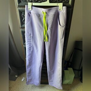 Women’s Figs Kade Cargo Scrub Pants Size S—Lavender Dew